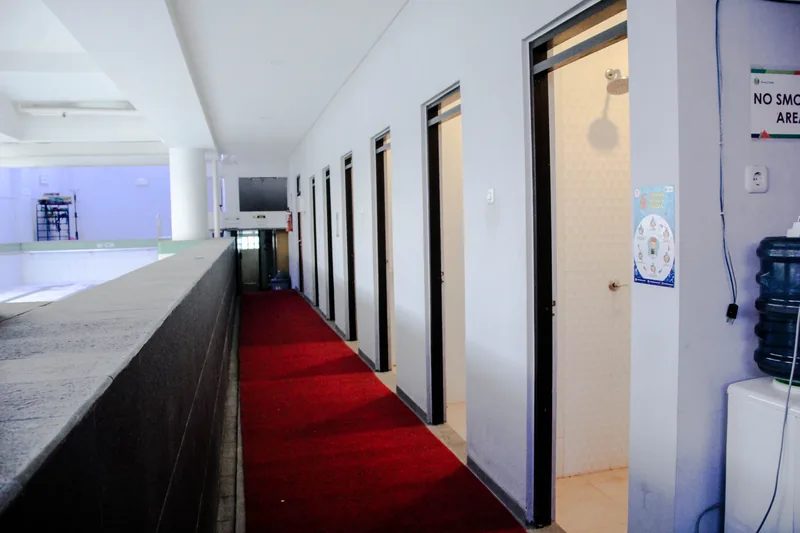 Ruang Ganti Kolam Renang, Sekolah Bintang Madani