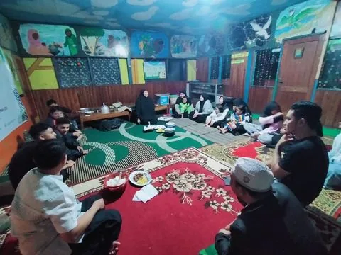 Murid SMA berbaur dengan warga dalam program Live In