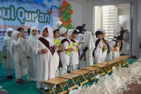 Murid TK mengenakan busana muslim pada acara Hubbul Qur'an