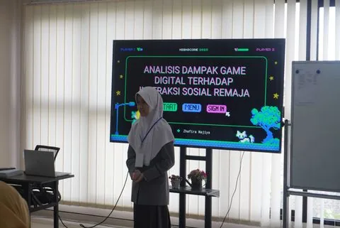 Presentasi proyek murid SMA tentang dampak permainan digital